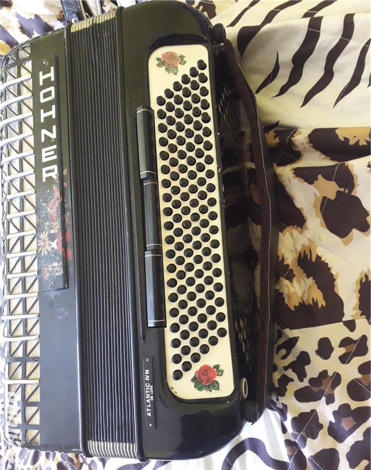 Vand Hohner Atlantic 4 de luxe modelul nou