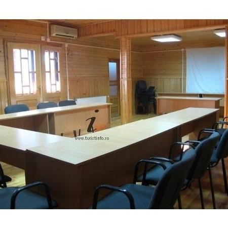 Vand imobil 14 camere și teren 6000mp, pretabil pensiune, centru nunti, azil de bătrâni
