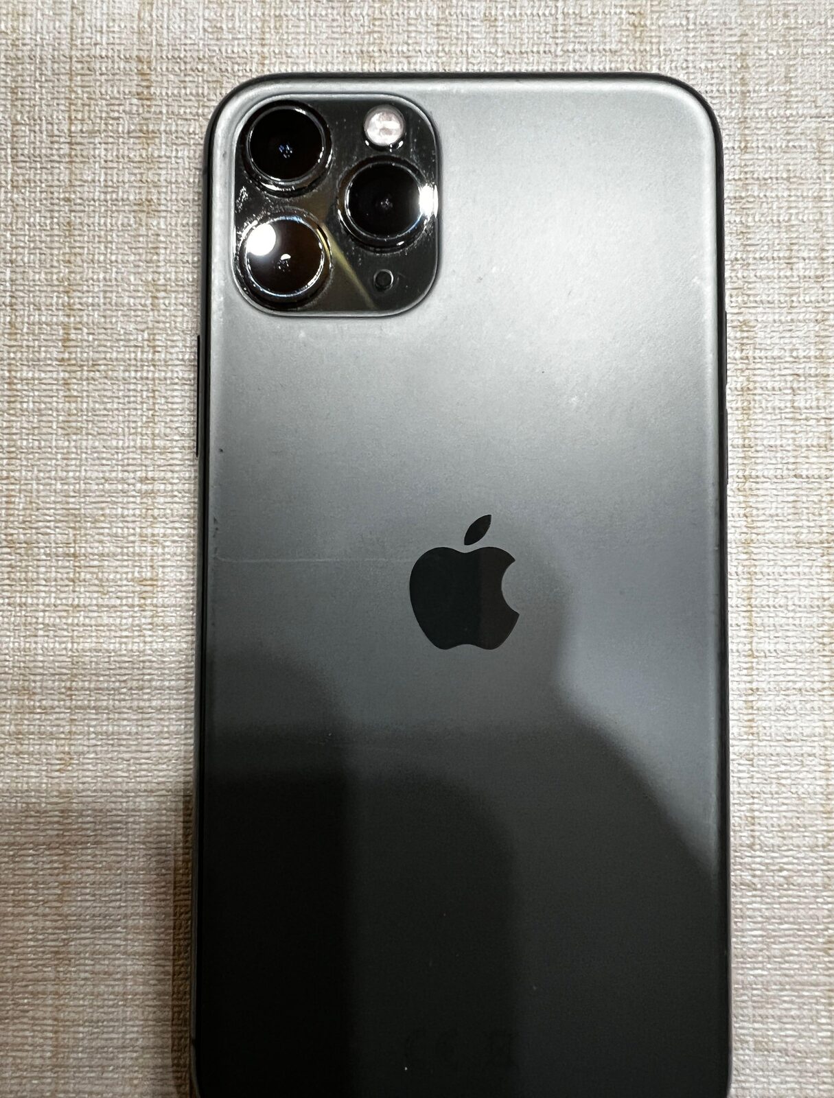 Vand iPhone 11 pro - crypto ADO - mici zgarieturi