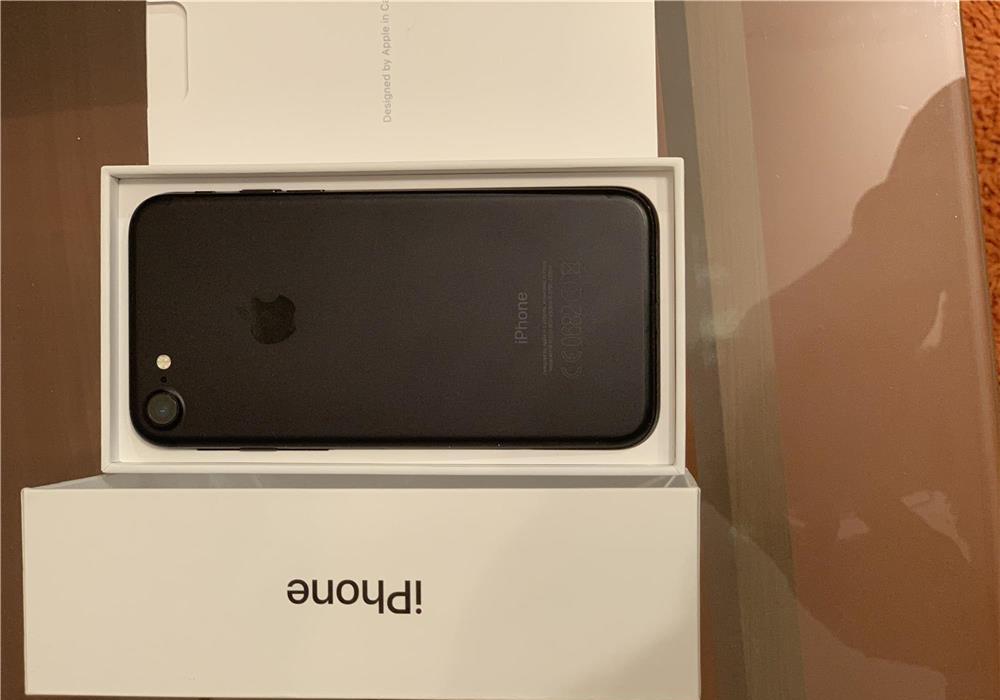 Vand Iphone 7 Grey impecabil