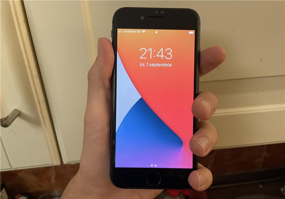 Vand Iphone 8, black, 64 gb