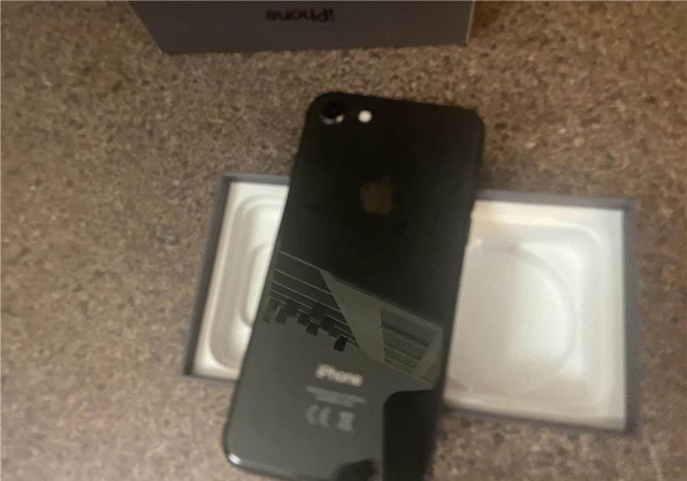 Vand Iphone 8, black, 64 gb