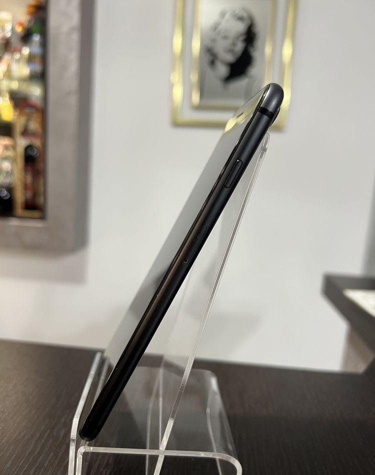 Vand iphone 8 plus black de 256 gb impecabil