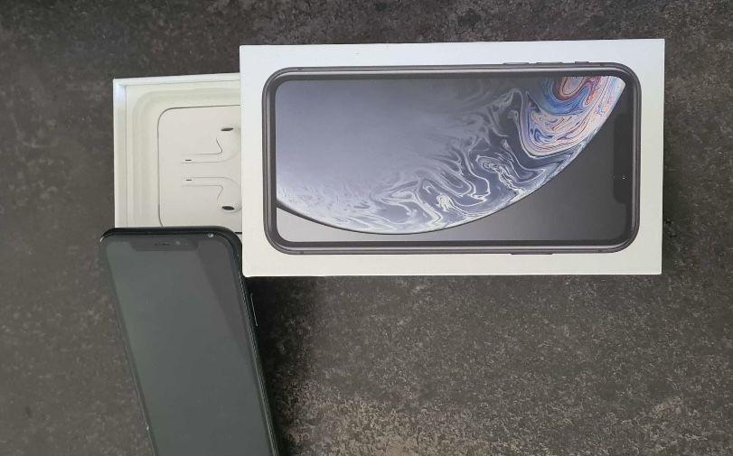 Vând Iphone XR 64 GB