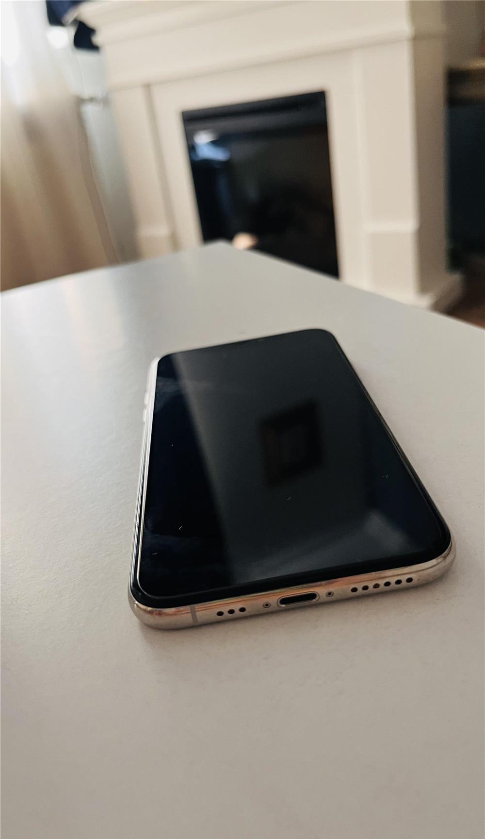 Vând iPhone XS stare foarte buna