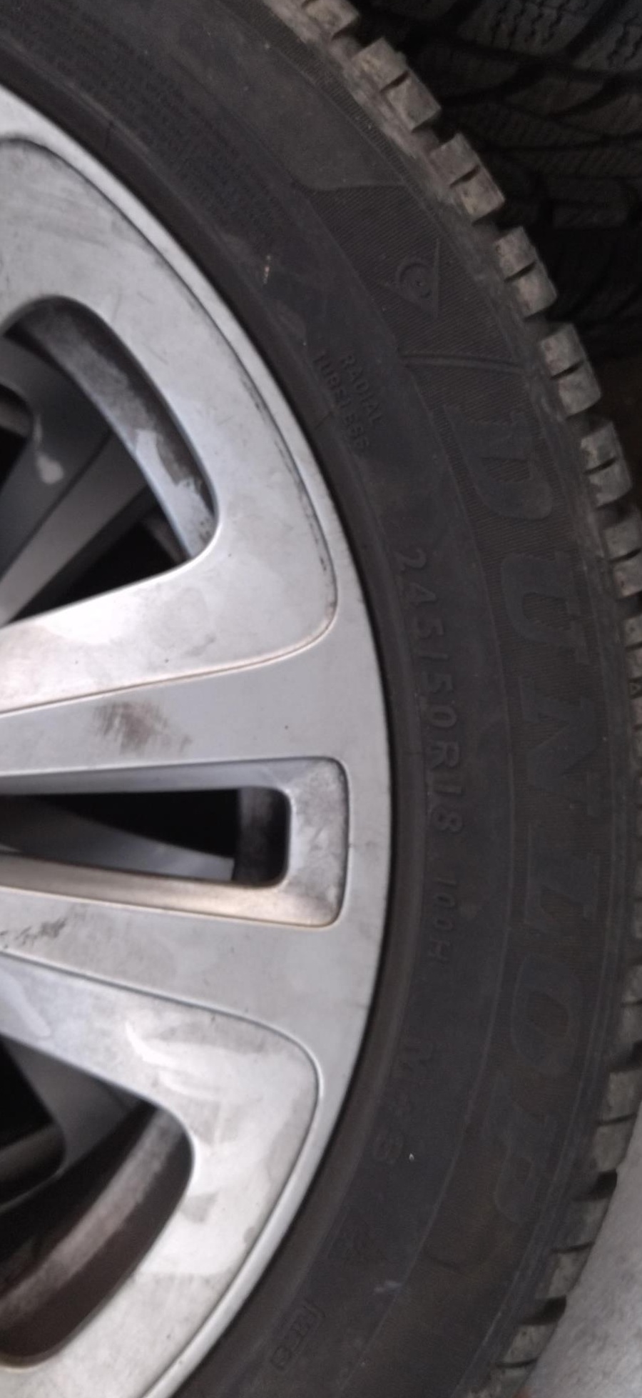 Vând jante aliaj cu anvelope de iarna pentru BMW pe 18