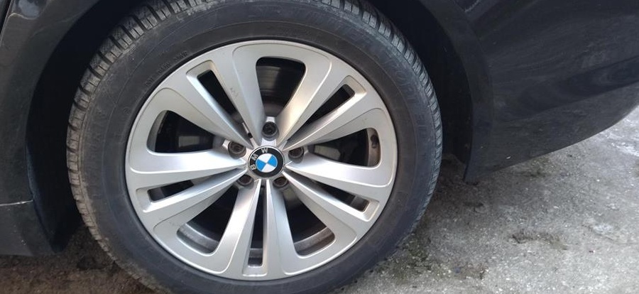 Vând jante aliaj cu anvelope de iarna pentru BMW pe 18