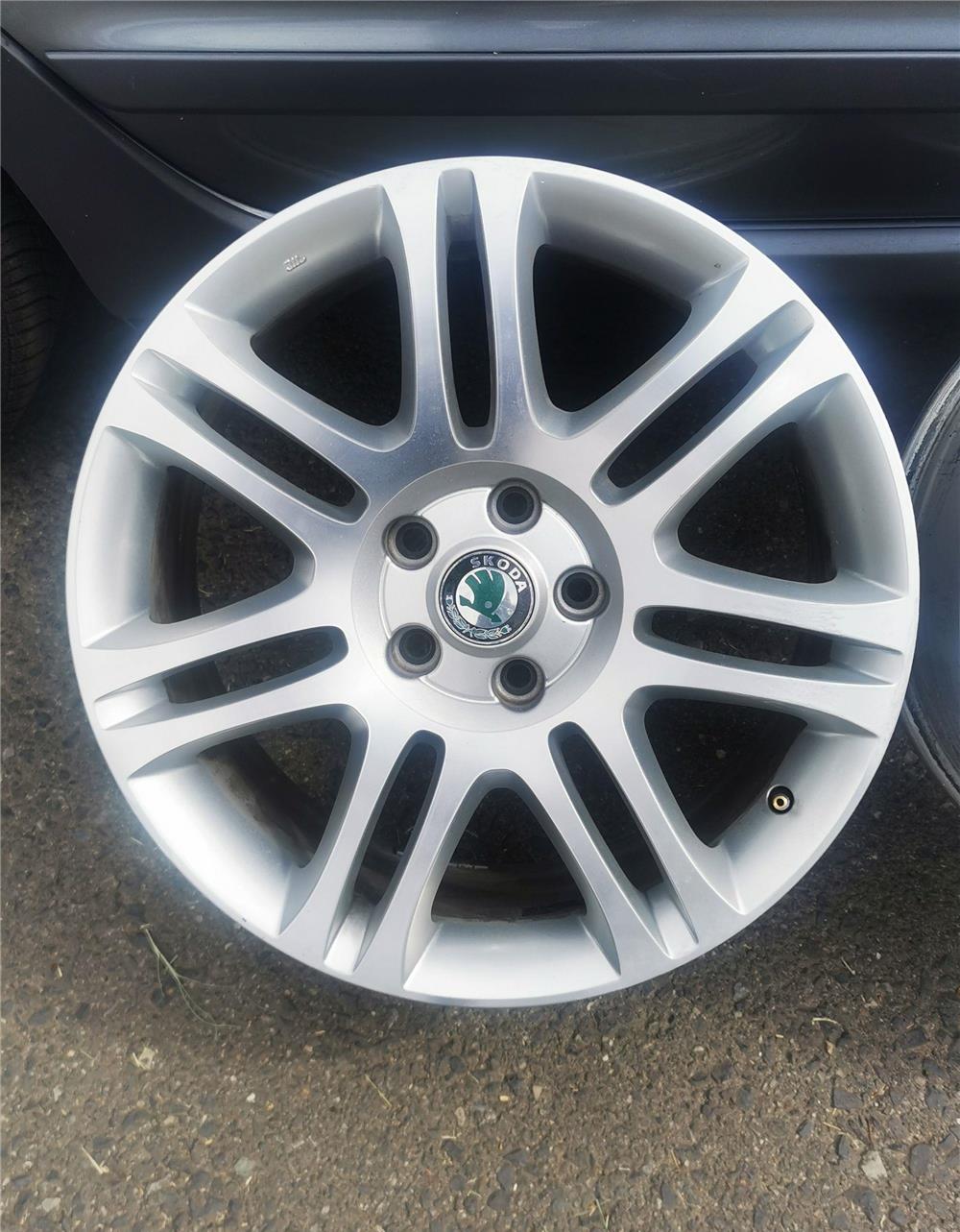 Vând jante originale Skoda