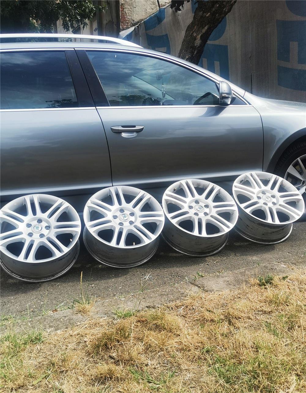 Vând jante originale Skoda