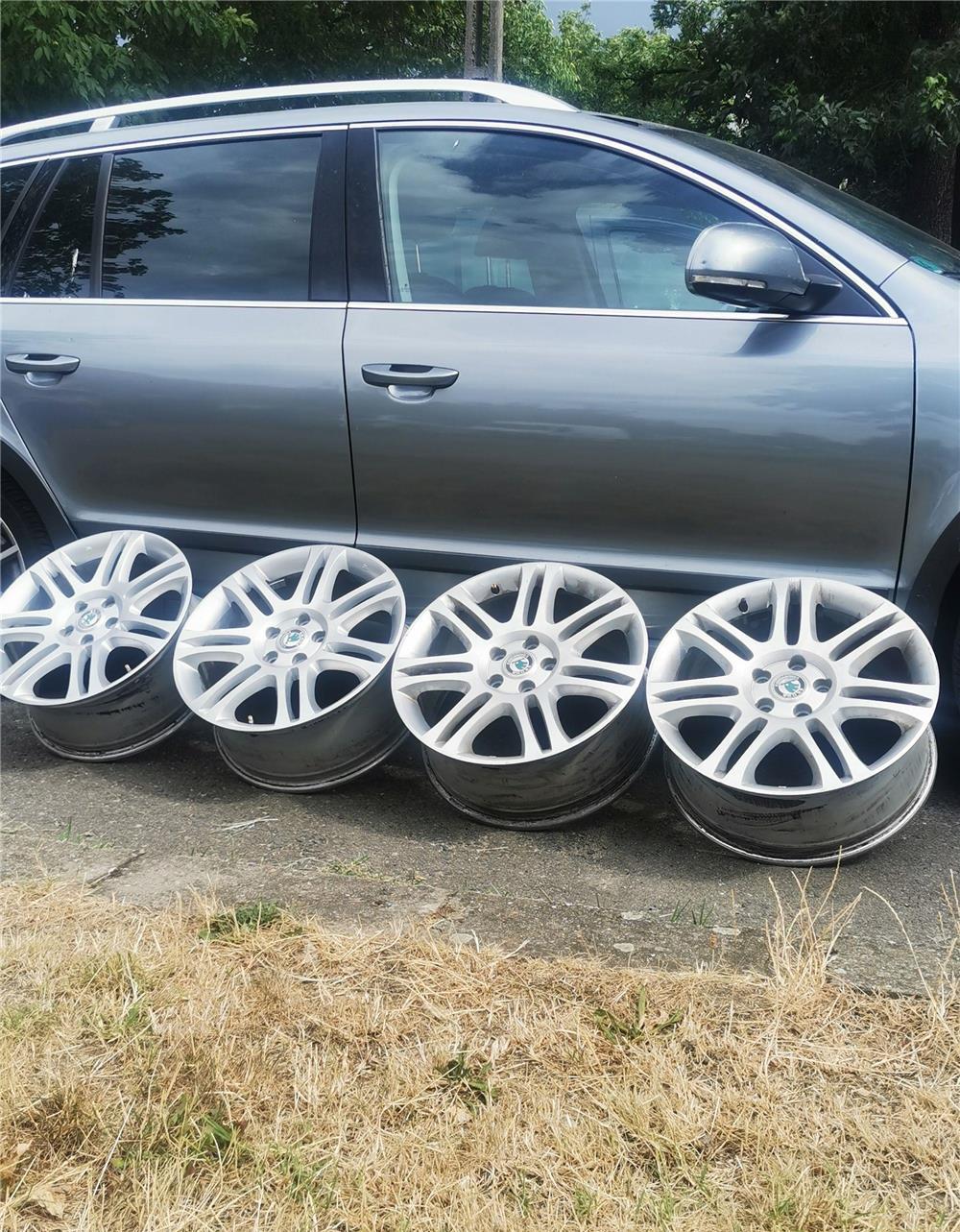 Vând jante originale Skoda