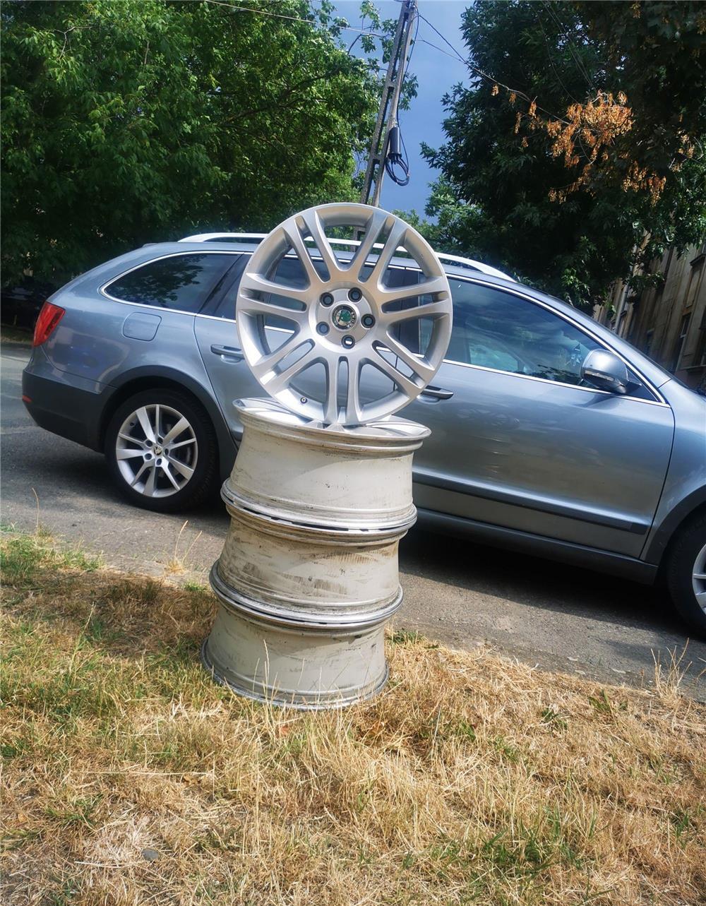 Vând jante originale Skoda