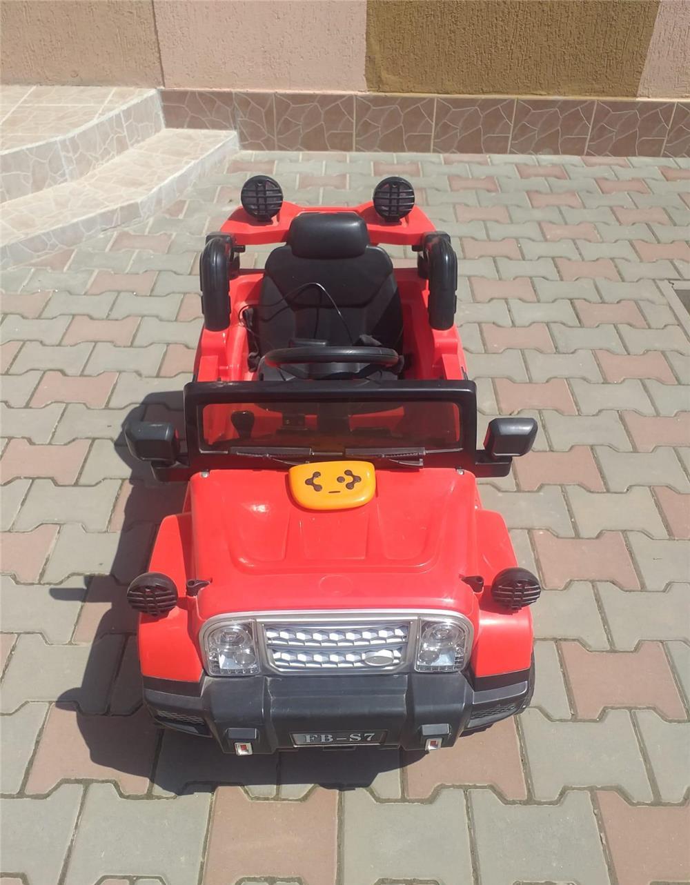 Vând Jeep copii