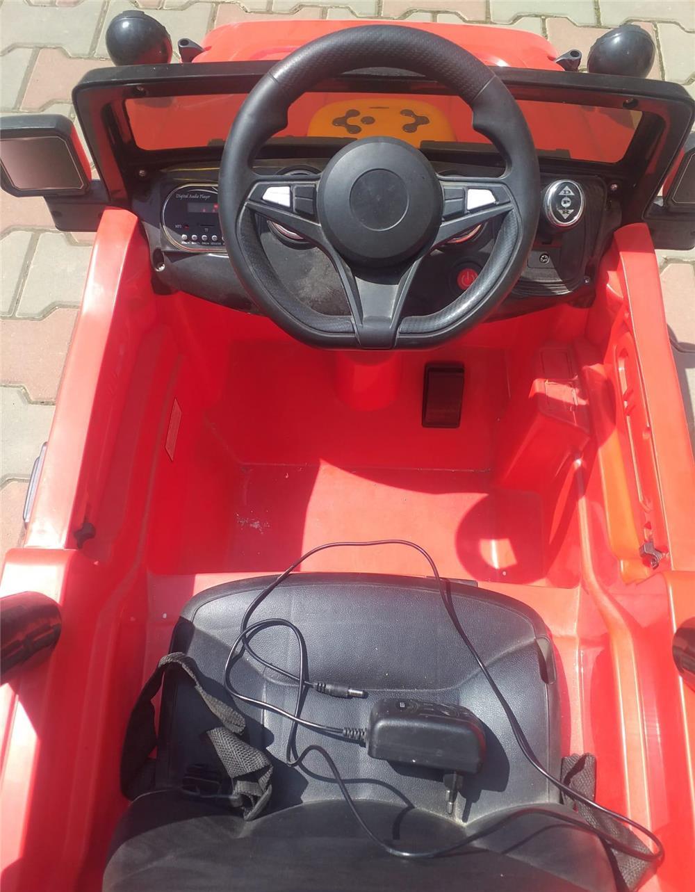 Vând Jeep copii