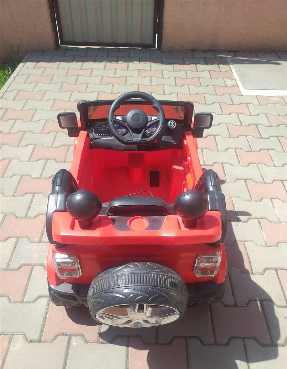 Vând Jeep copii