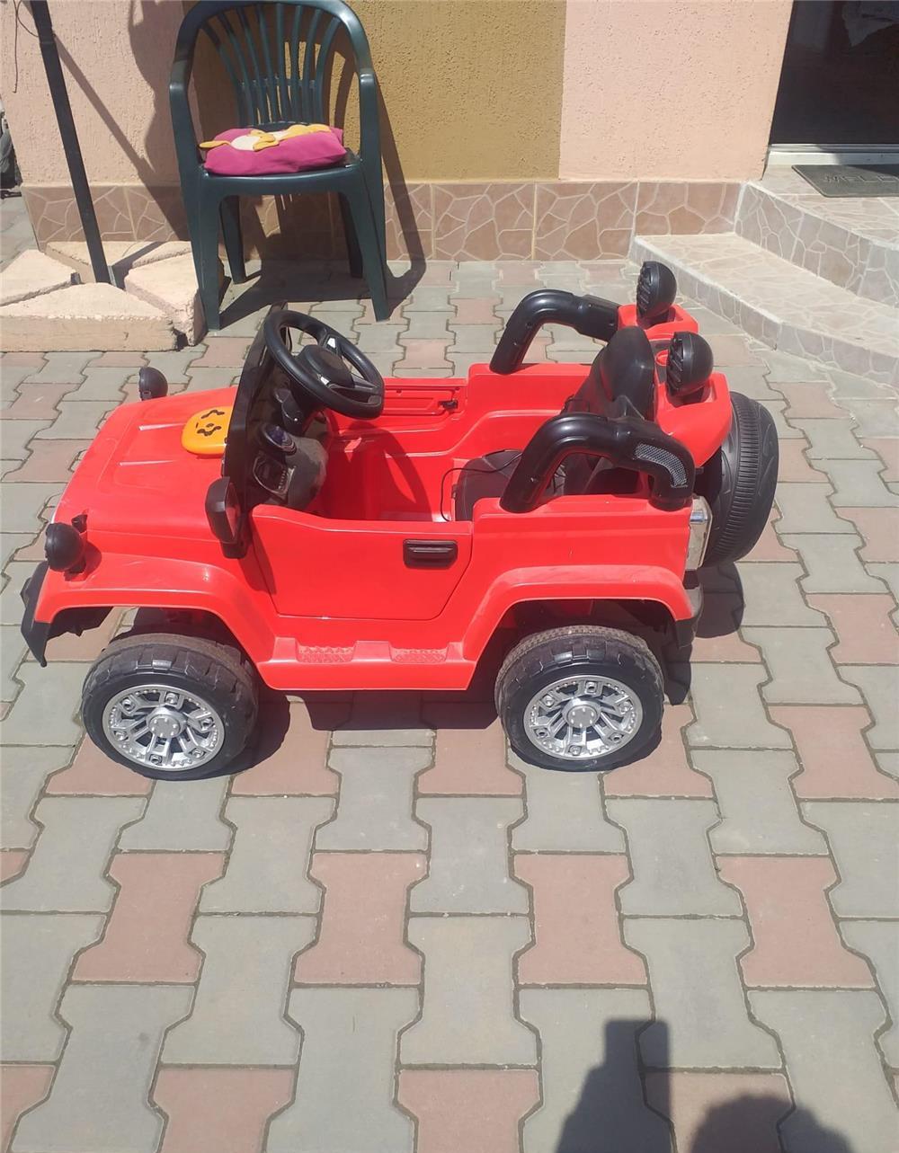 Vând Jeep copii