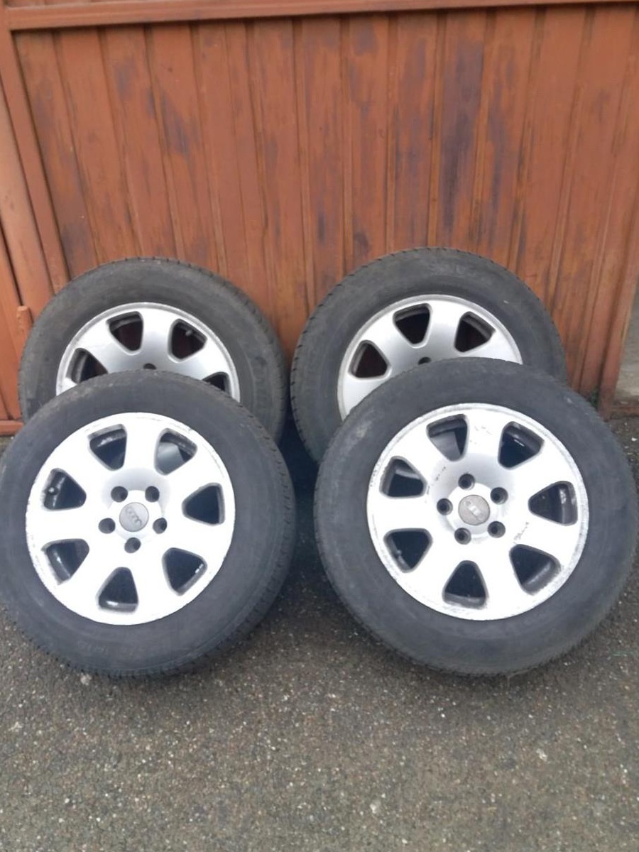 Vând jenti cu cauciucuri de vara audi A 4