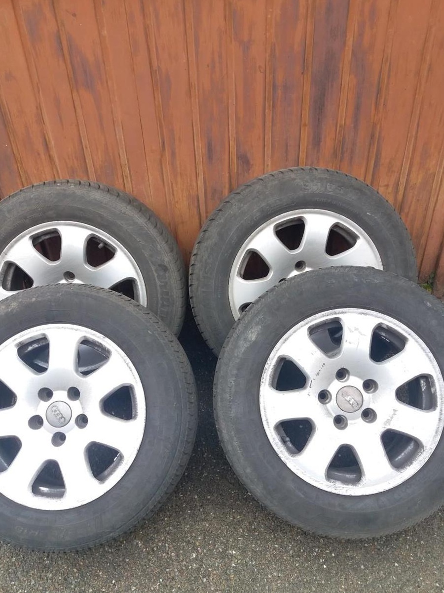 Vând jenti cu cauciucuri de vara audi A 4