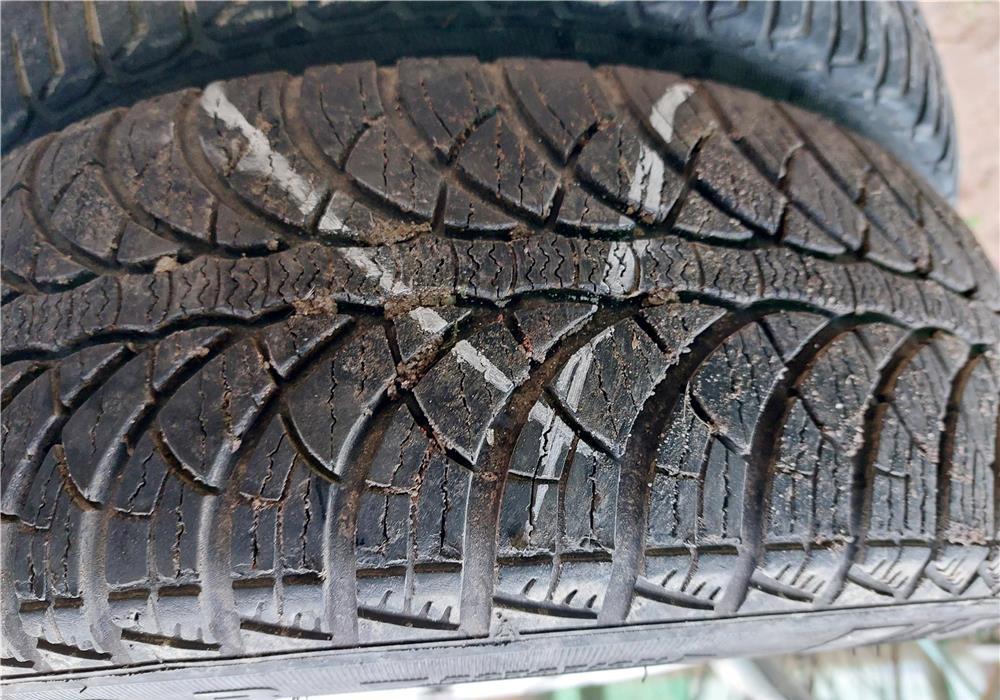 Vând jenti și cauciucuri  second-hand Dacia Solenza