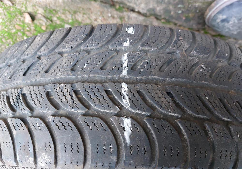 Vând jenti și cauciucuri  second-hand Dacia Solenza