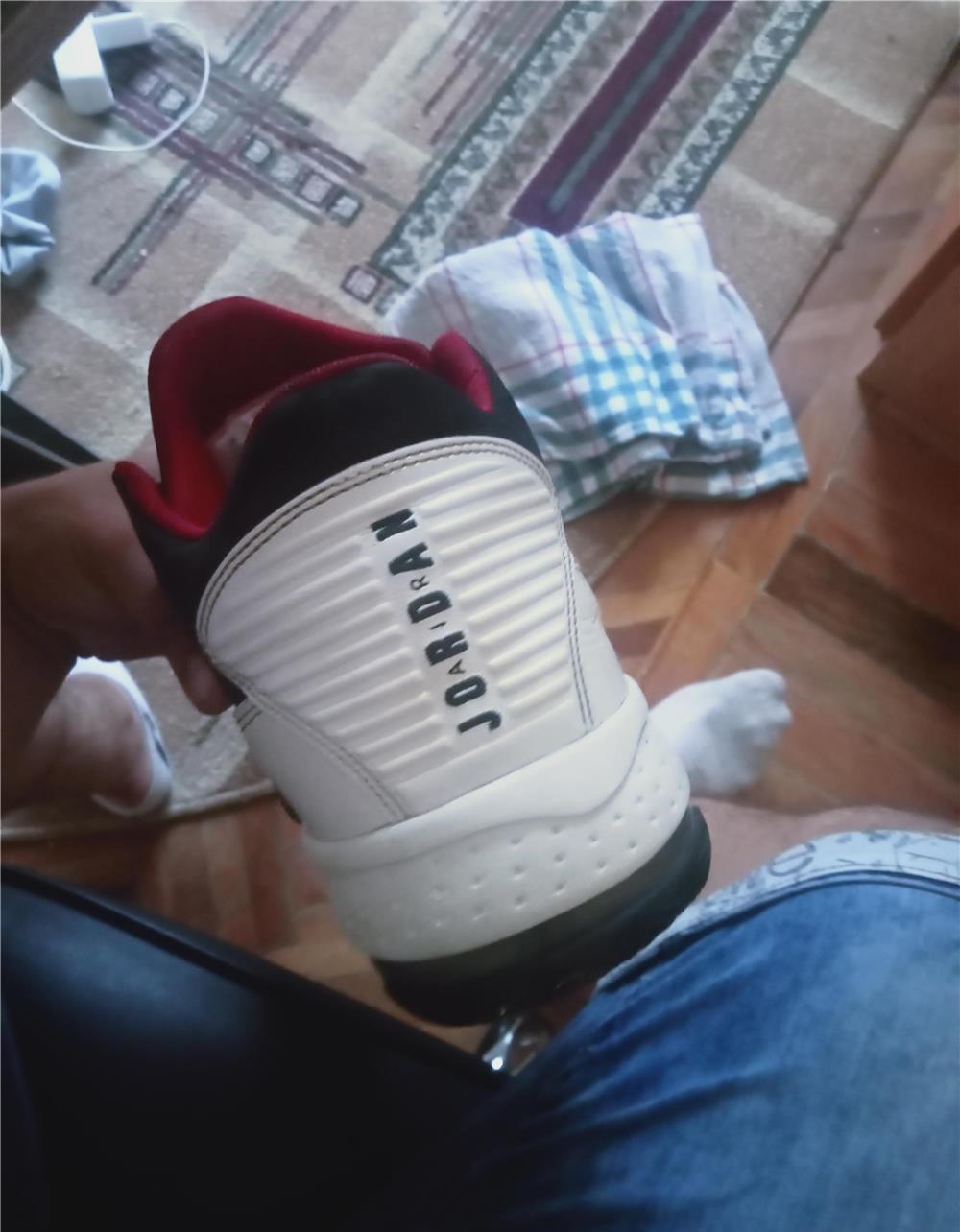 Vând Jordan Max aura 2
