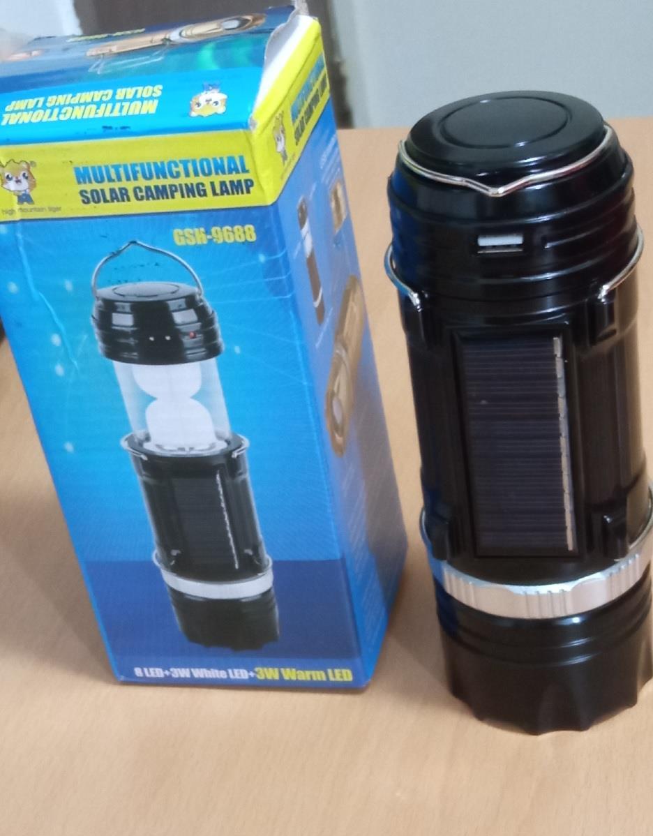 Vând Lanterna Multifuncțională pentru camping ,pescuit,drumeții,casa.Are panou solar,USB