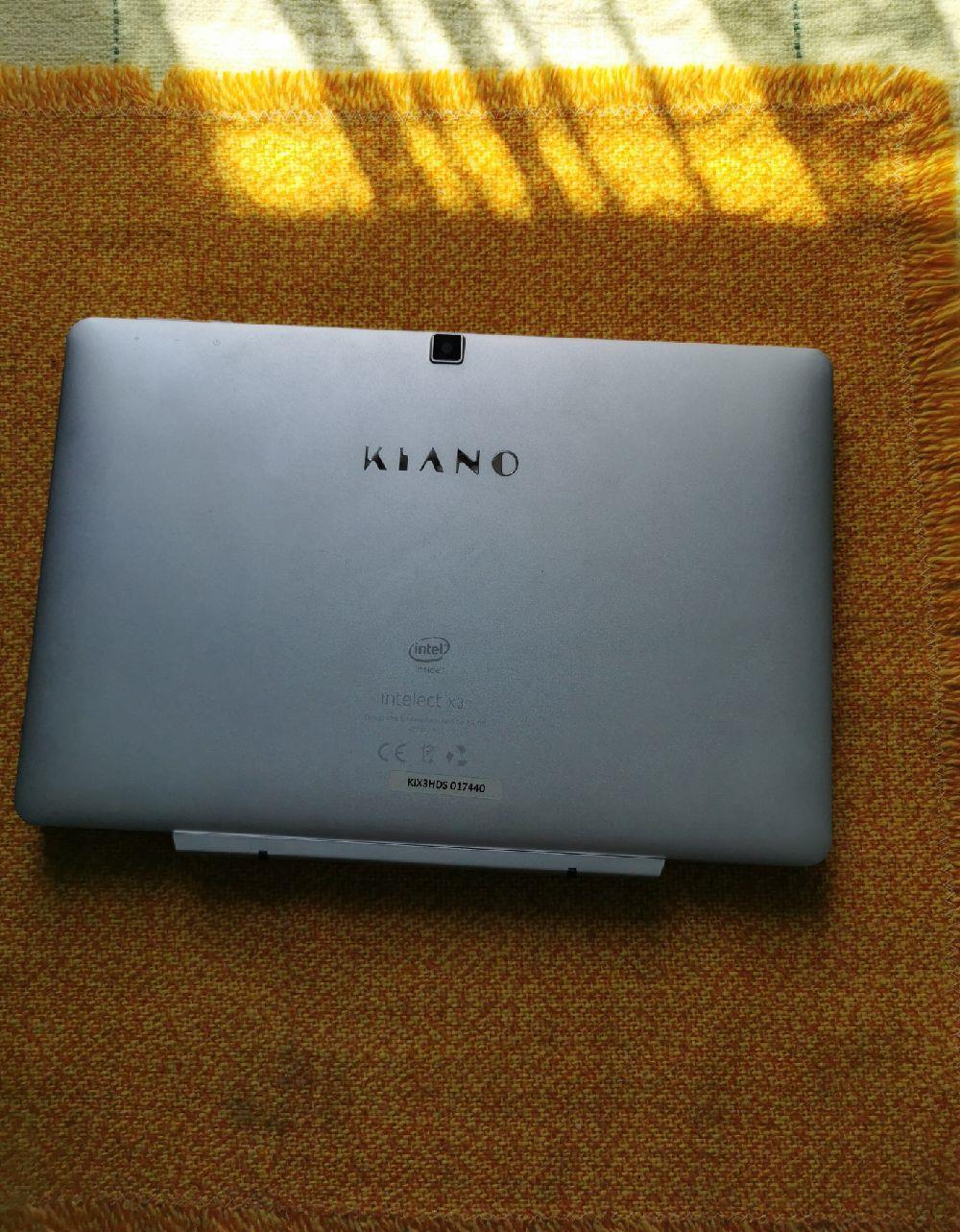 Vând laptop 2în1 Kiano intelect X3