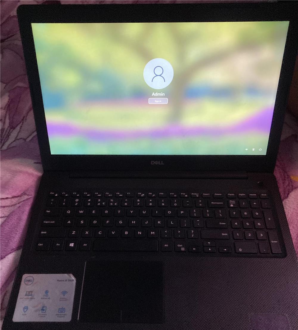 Vând laptop DELL VOSTRO 3590
