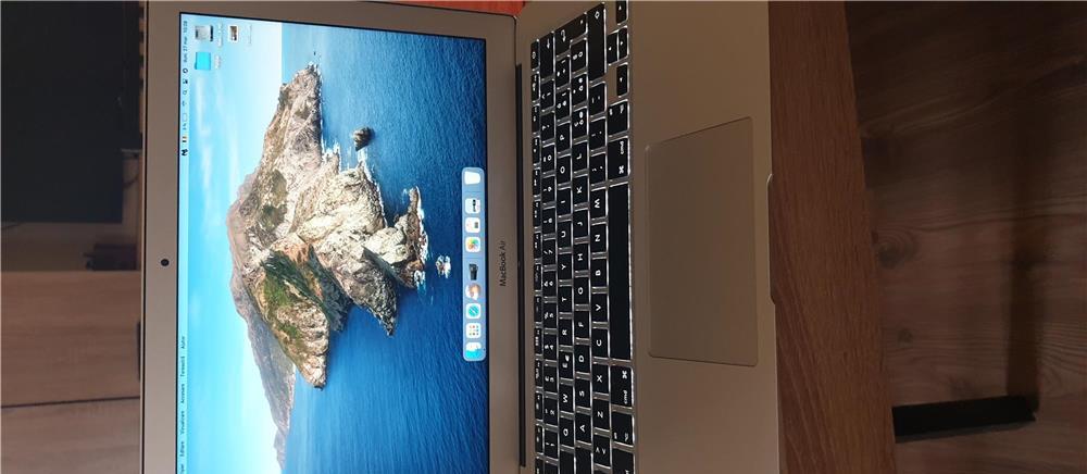 Vând laptop MacBook Air