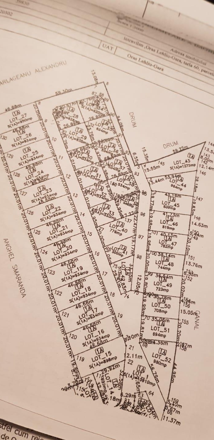 Vând loc de casă.