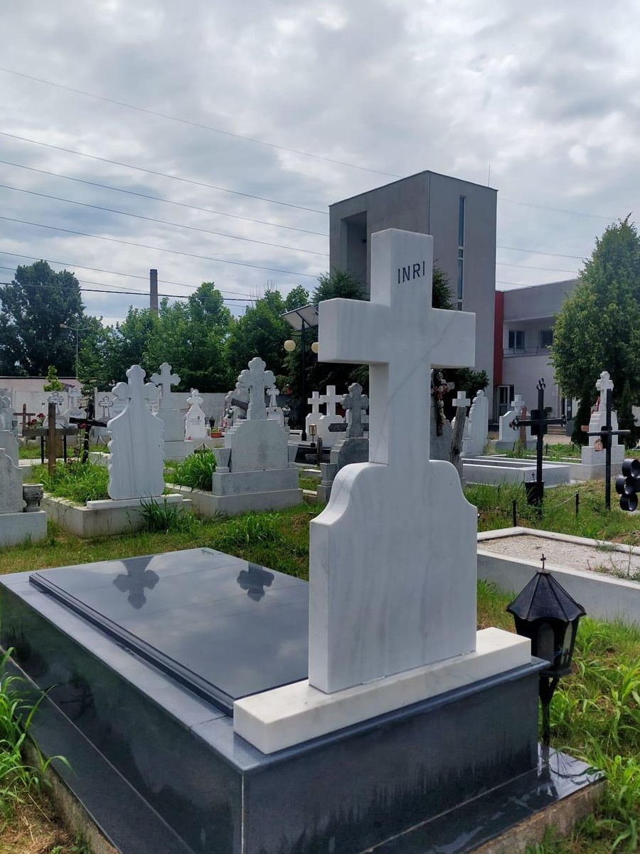 Vand  loc de veci cimitirul vest