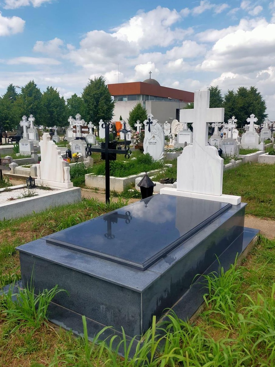 Vand  loc de veci cimitirul vest