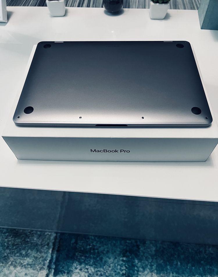 Vand Macbook Pro 13, 2017 , ca Nou!