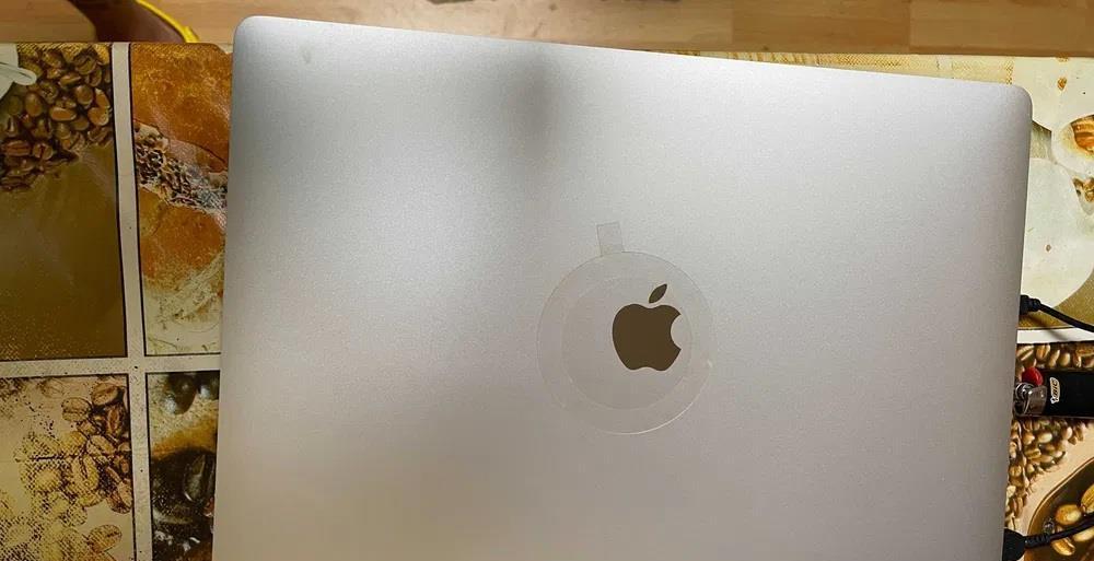Vand Mackbook Pro 16", 2019, 512SSD, Touchbar, Intel I7 + Magic Mouse