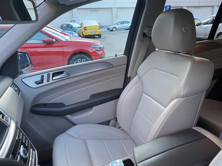 Vând Mercedes ML 350 Bluetec
