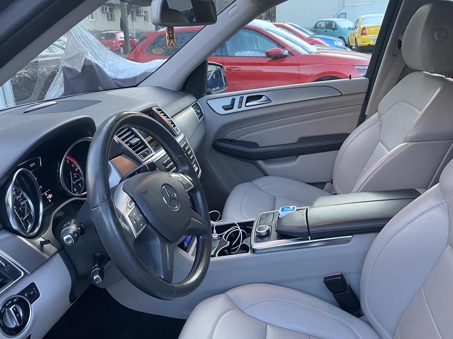 Vând Mercedes ML 350 Bluetec