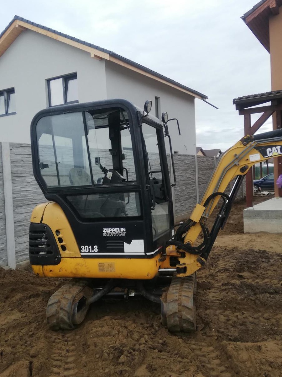 Vând miniescavatoar CAT 301.8