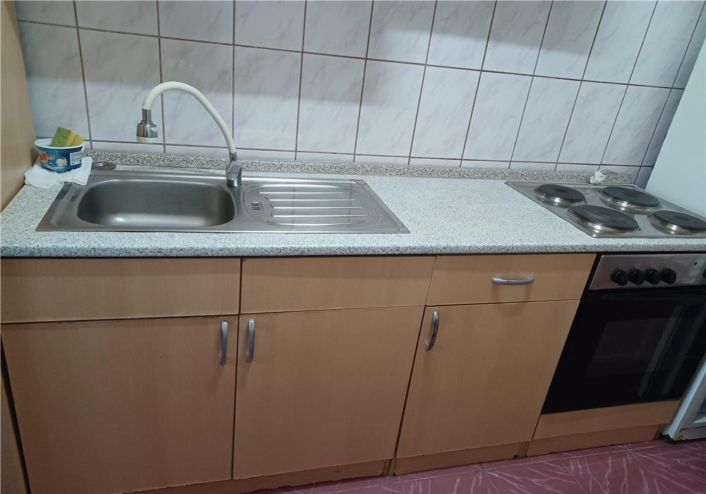 Vand mobila bucatarie cu aragaz si plita incorporabile