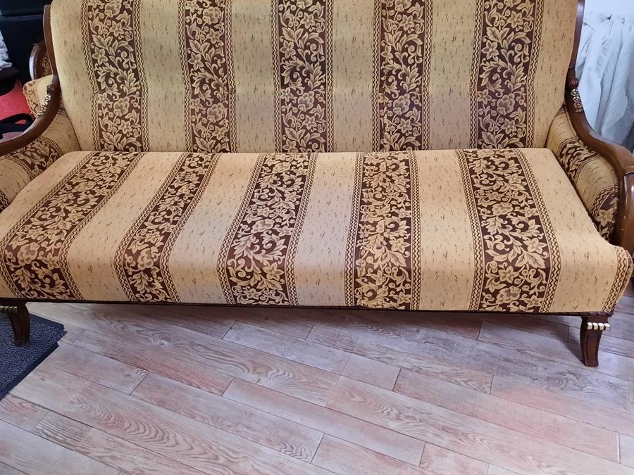 Vând mobilă clasică de sufragerie