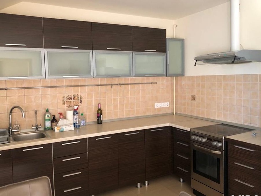 Vand mobila, corpuri iluminat, obiecte sanitare. Eliberez apartament