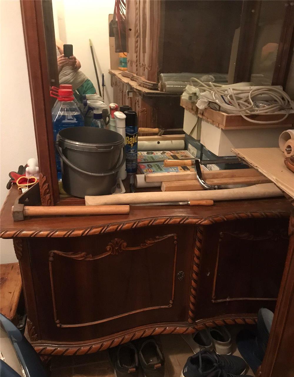 Vand mobila (sufragerie) veche