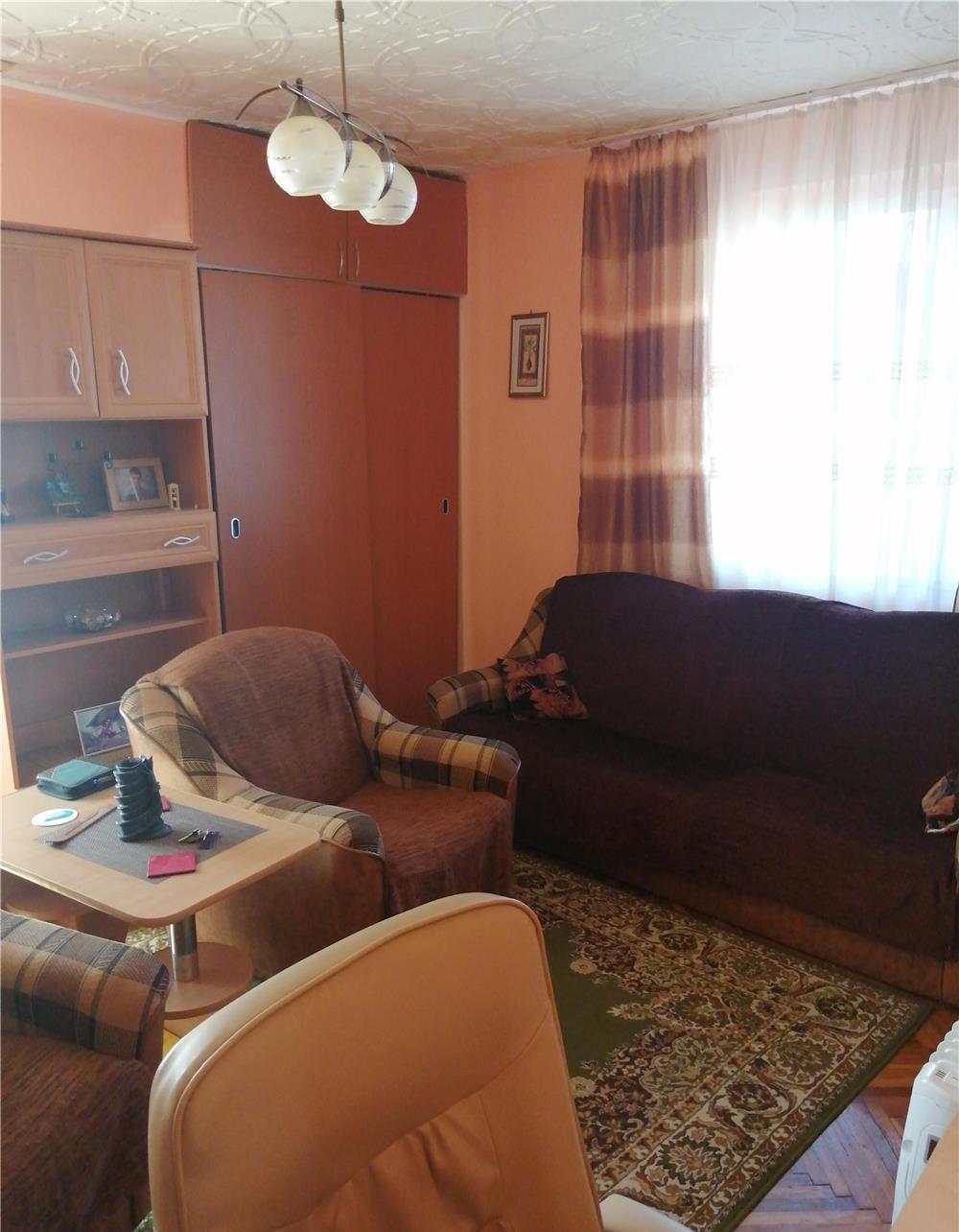 Vând mobila Sultan de sufragerie, stare foarte buna