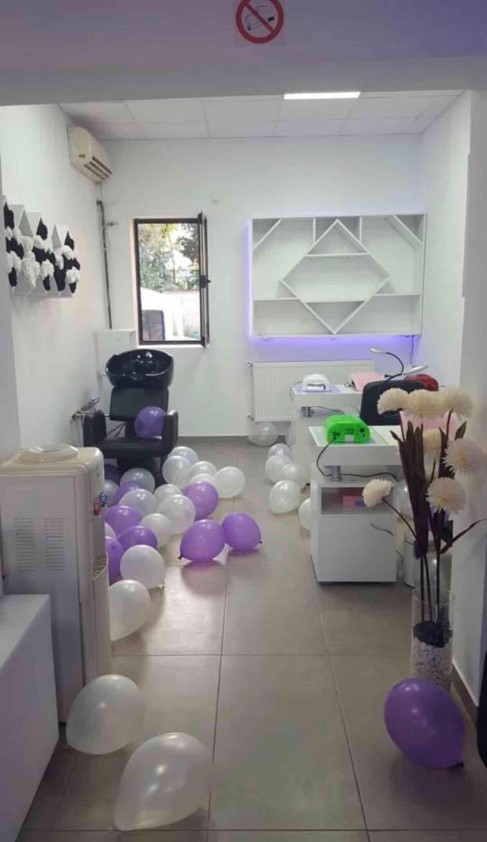 vand mobilier pt saloane de infrumusetare