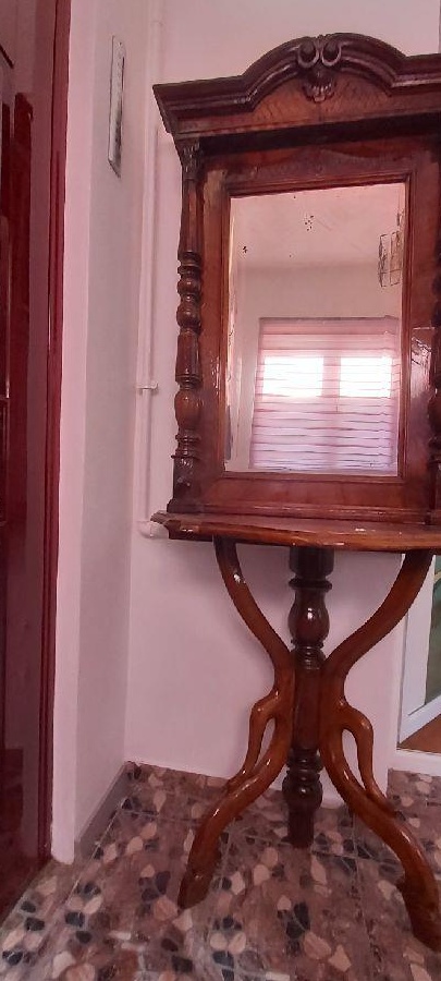 vând  mobilier vechi