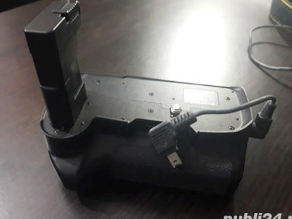 Vand Nikon D3200+grip+blitz Nissin+accesorii+cadou !