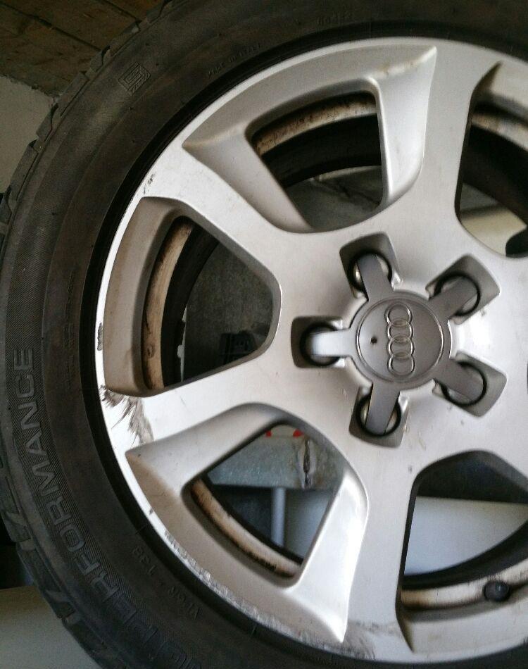 Vând o geanta Audi A 4