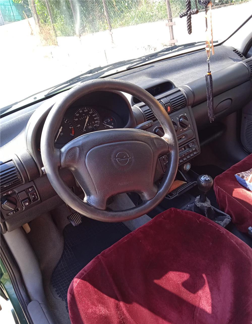 Vând Opel CORSA clasa B