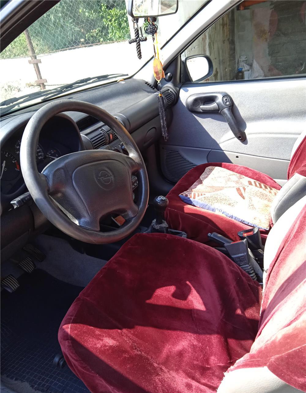 Vând Opel CORSA clasa B