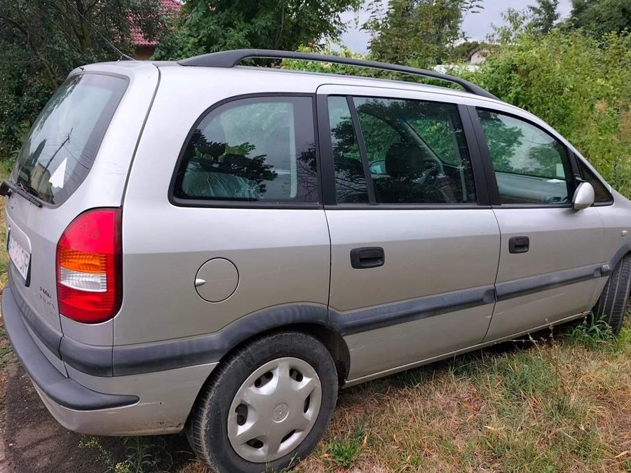 Vand Opel Zafira an 2002 cu motor defect