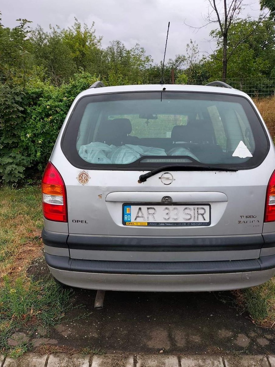 Vand Opel Zafira an 2002 cu motor defect