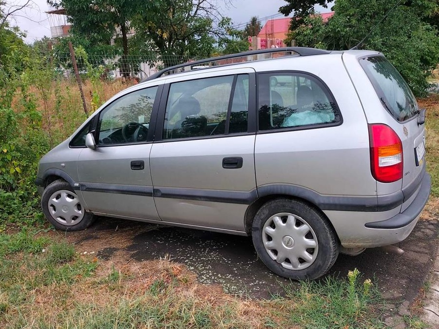 Vand Opel Zafira an 2002 cu motor defect